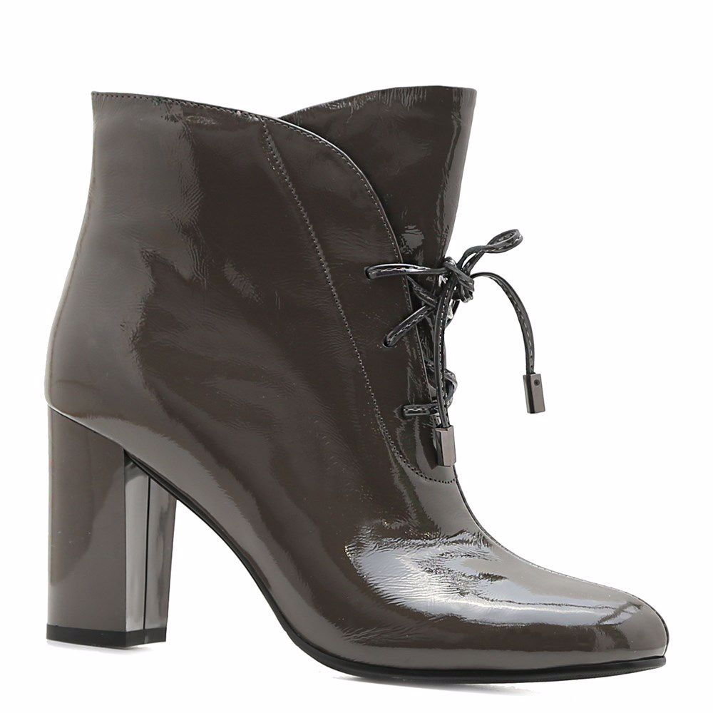 Ботинки осенние на каблуке
Ботинки осенние на каблуке