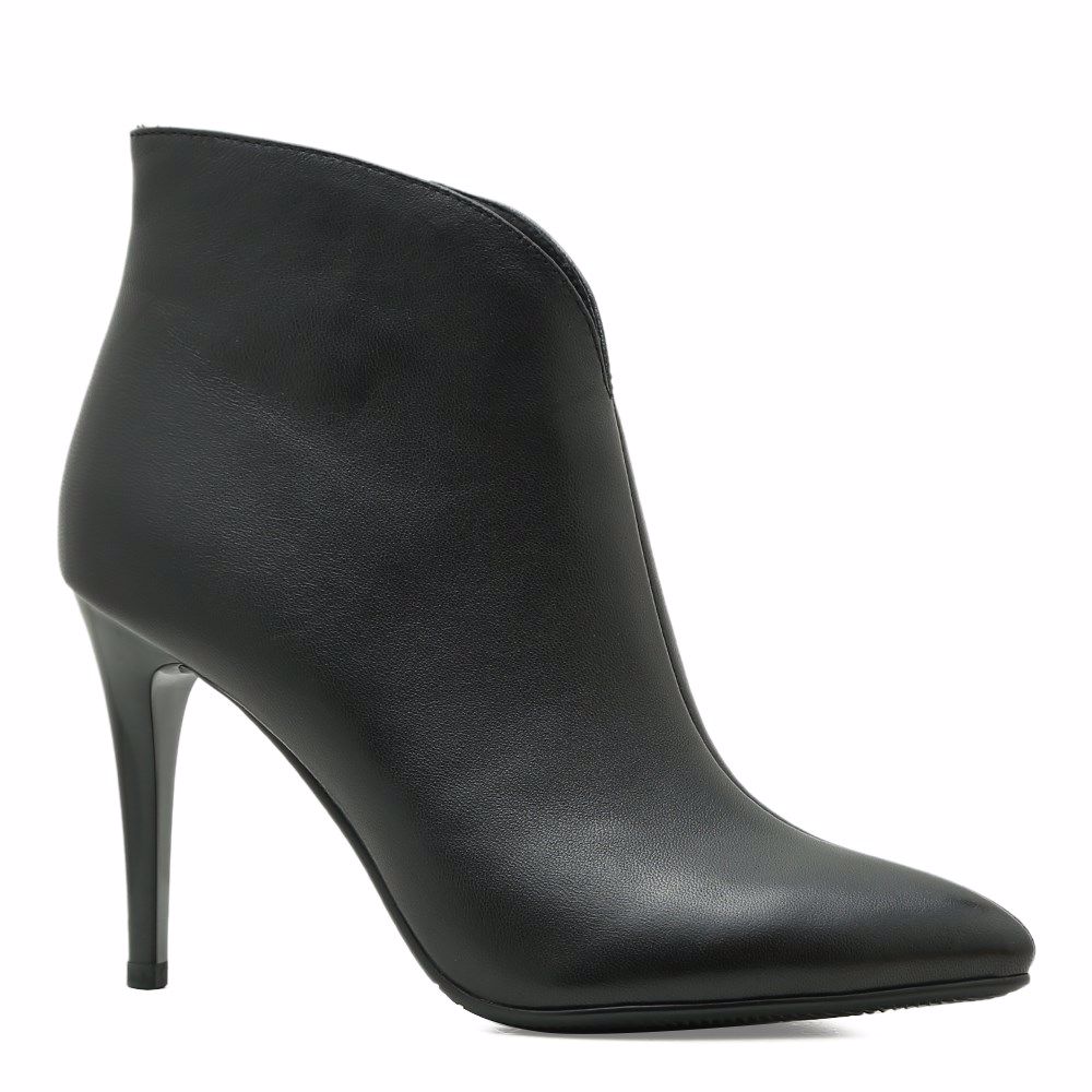 Ботинки весенние на каблуке
Ботинки весенние на каблуке