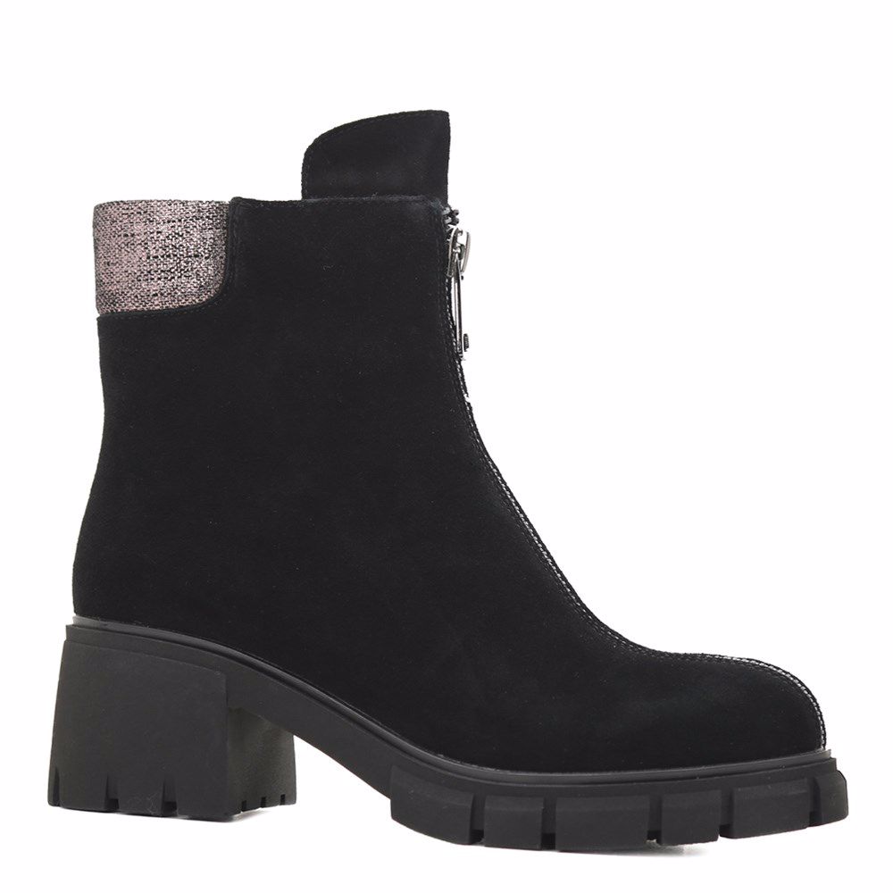 Ботинки зимние на каблуке
Ботинки зимние на каблуке