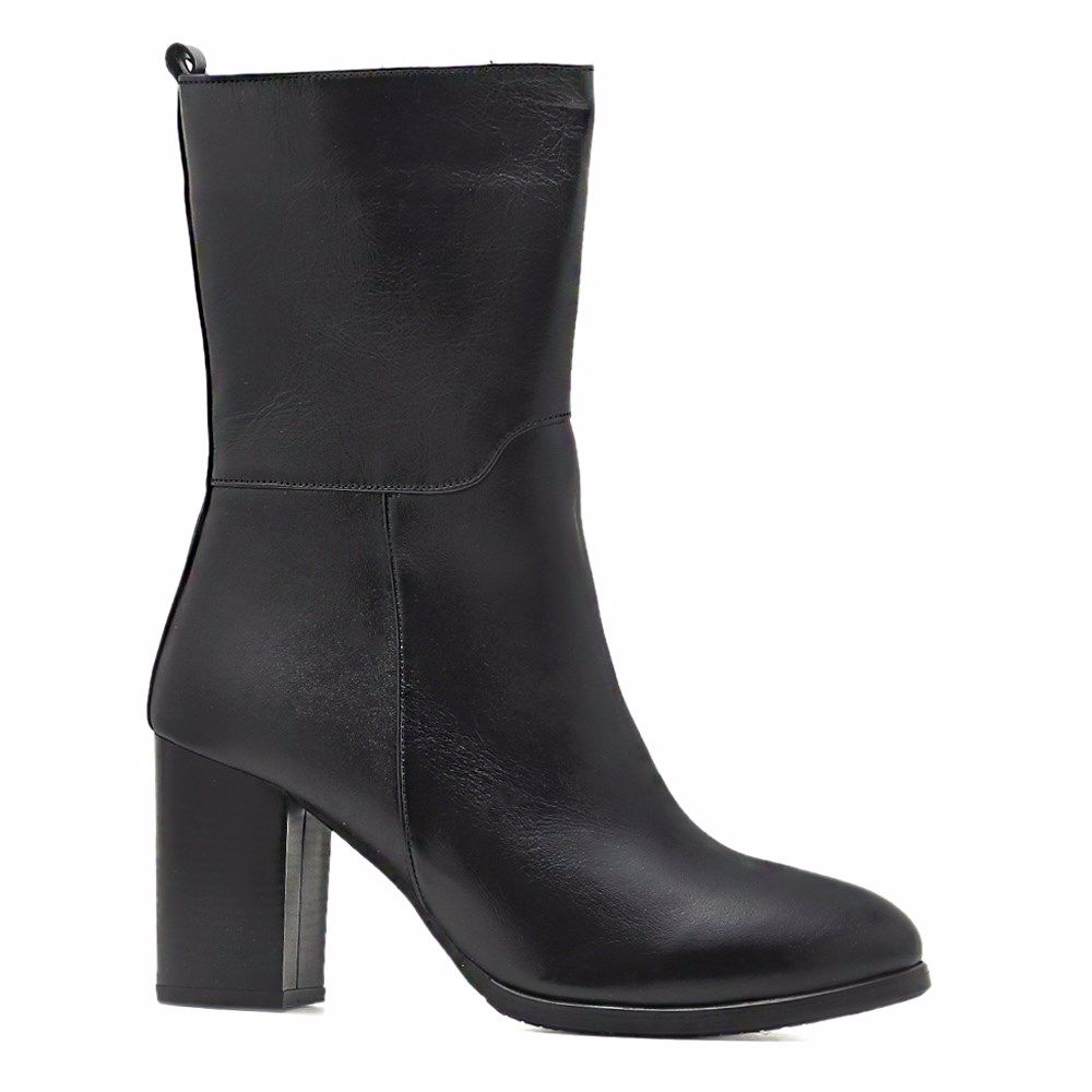 Ботинки зимние на каблуке, Черный
Ботинки зимние на каблуке, Черный