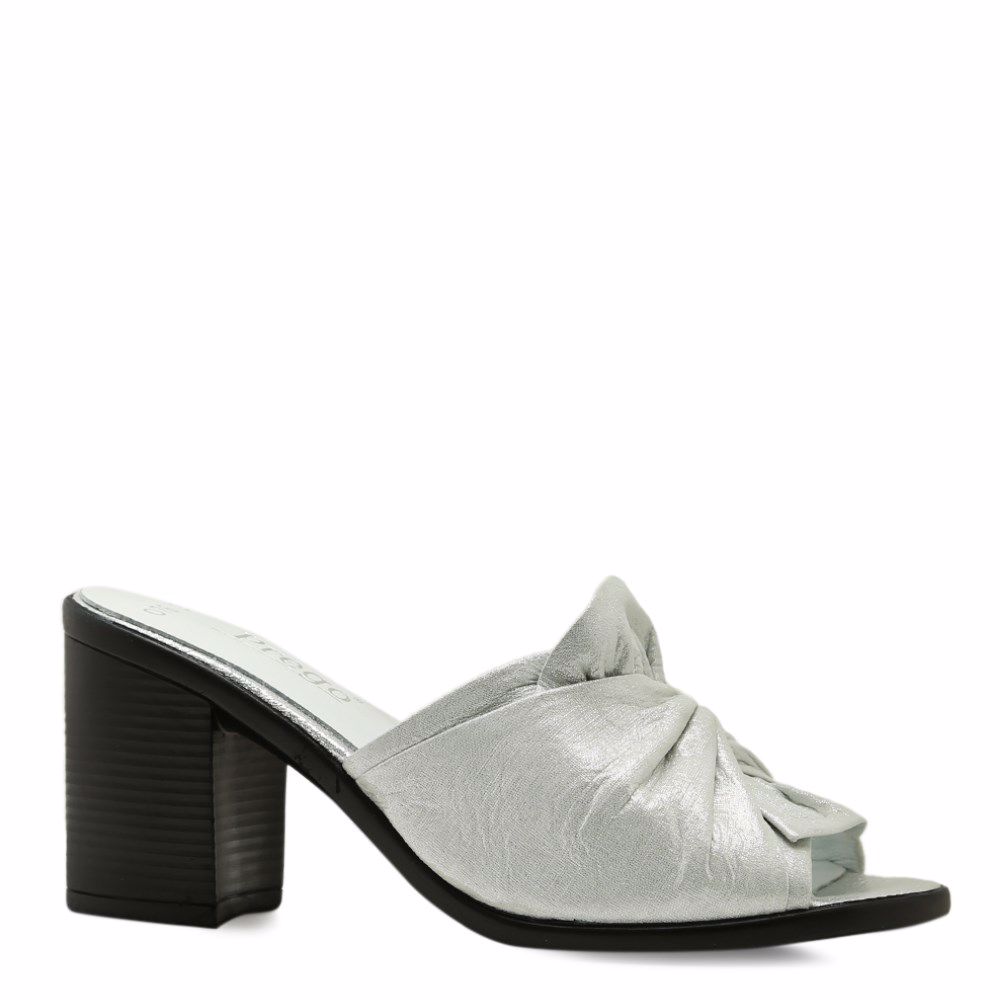 Шлепанцы на каблуке, Серебро
Шлепанцы на каблуке, Серебро