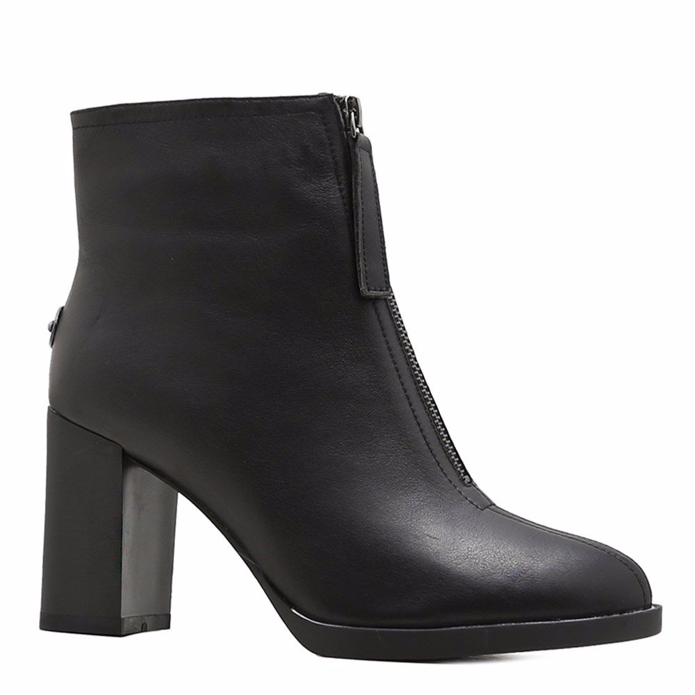 Ботинки осенние на каблуке
Ботинки осенние на каблуке