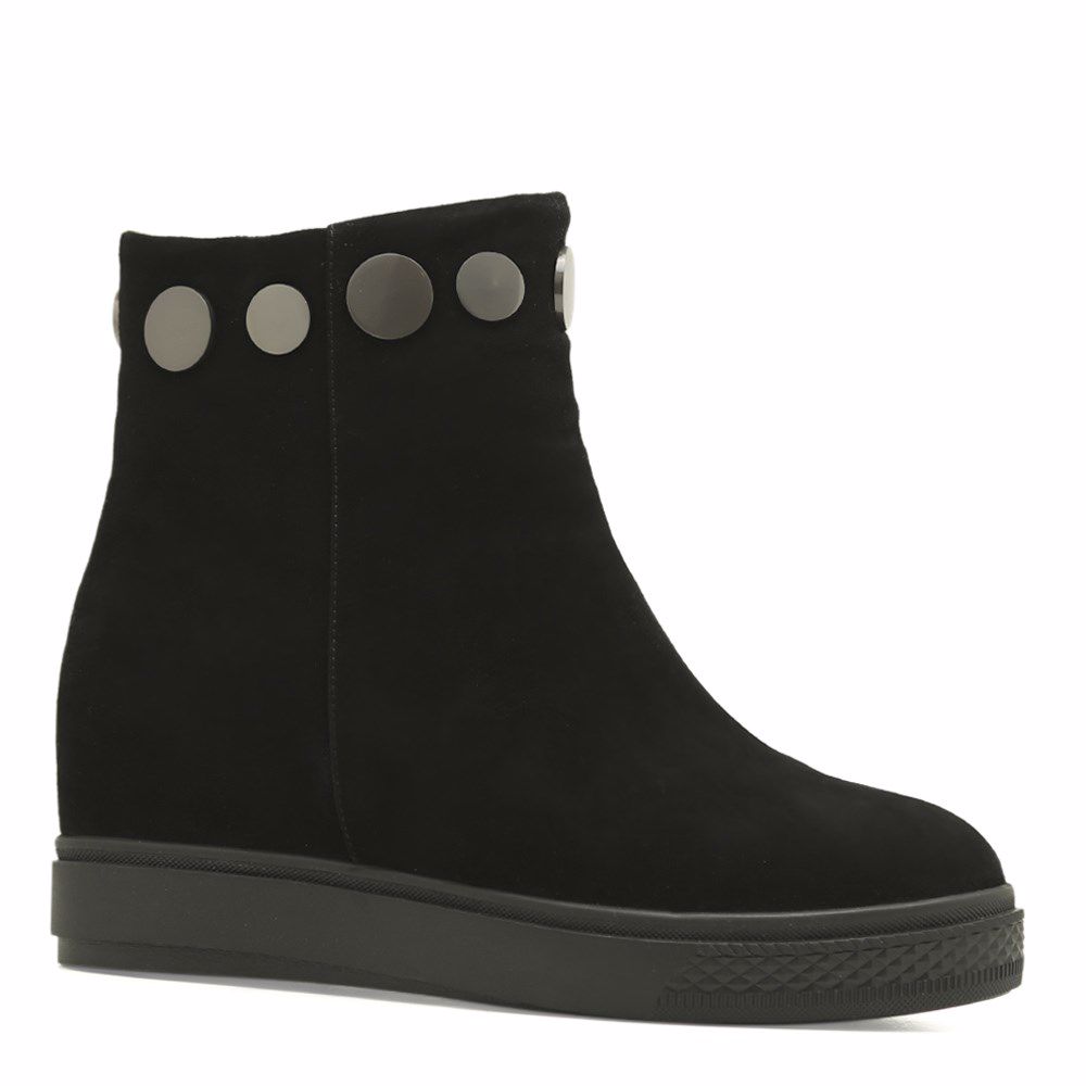 Ботинки зимние на танкетке
Ботинки зимние на танкетке