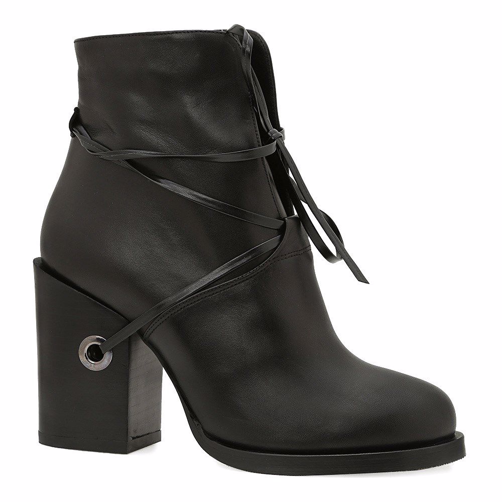 Ботинки осенние на каблуке, Чорний
Ботинки осенние на каблуке, Чорний