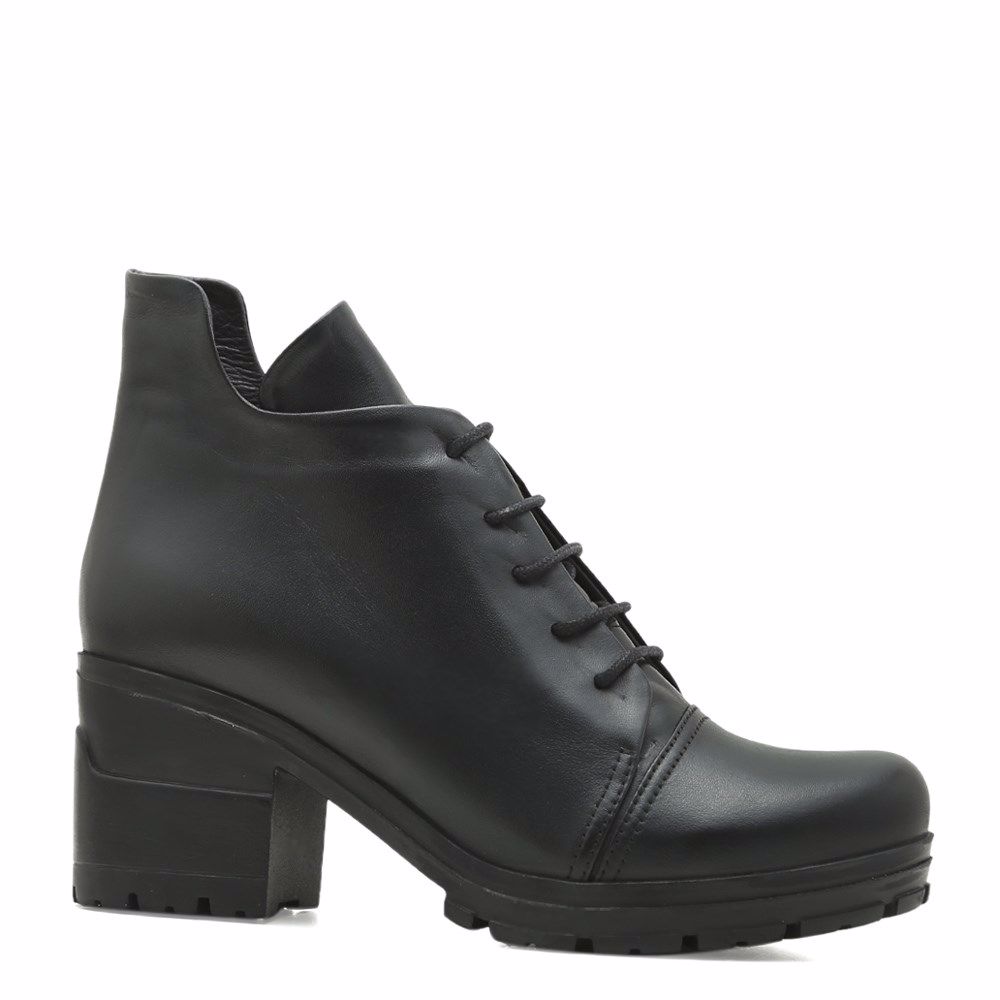 Ботинки осенние на каблуке
Ботинки осенние на каблуке