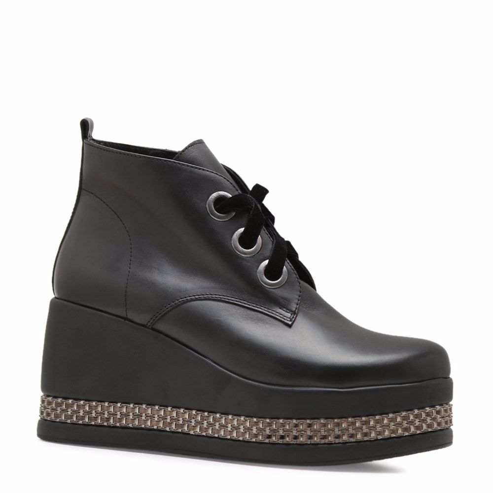 Ботинки осенние на платформе
Ботинки осенние на платформе