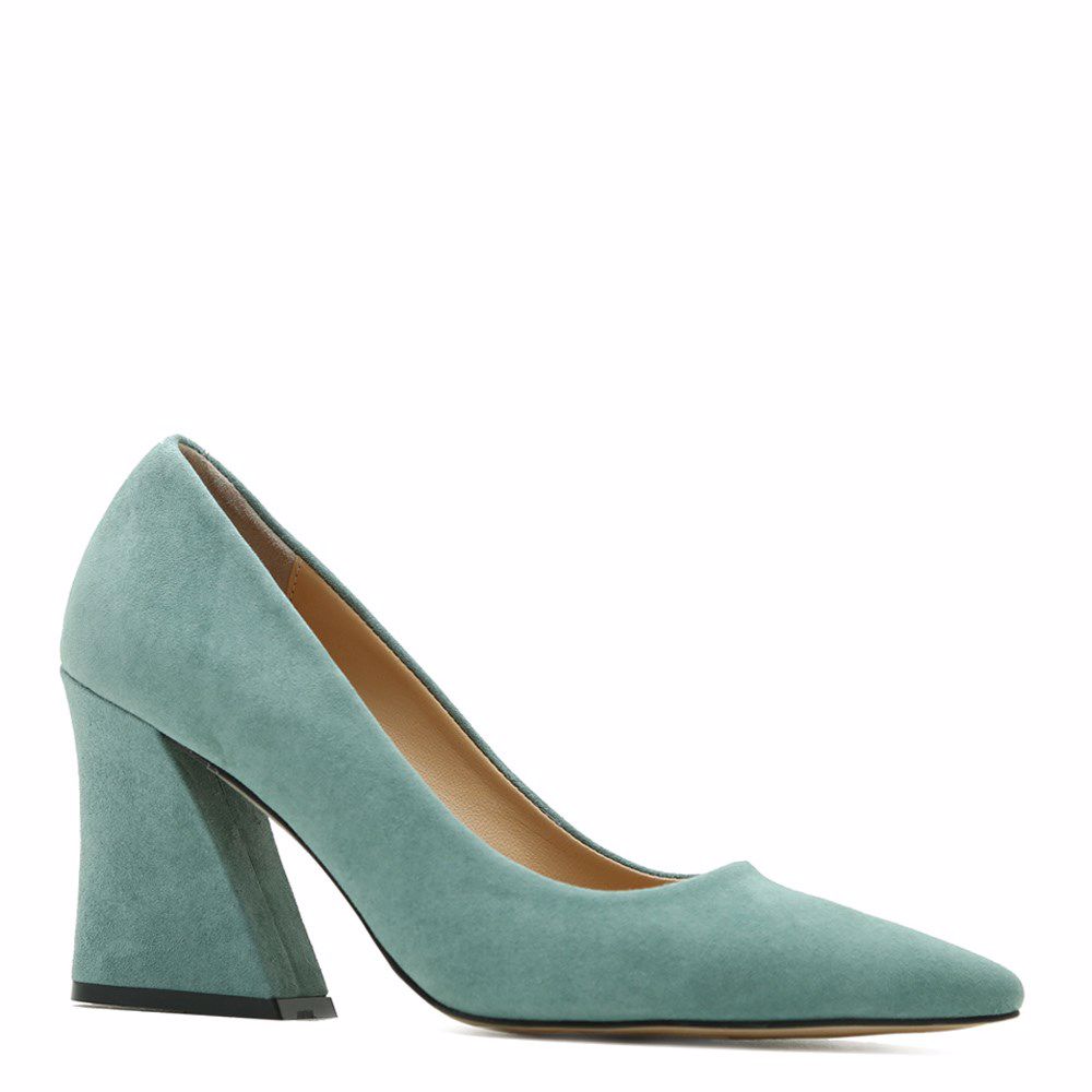 Туфли на каблуке
Туфли на каблуке