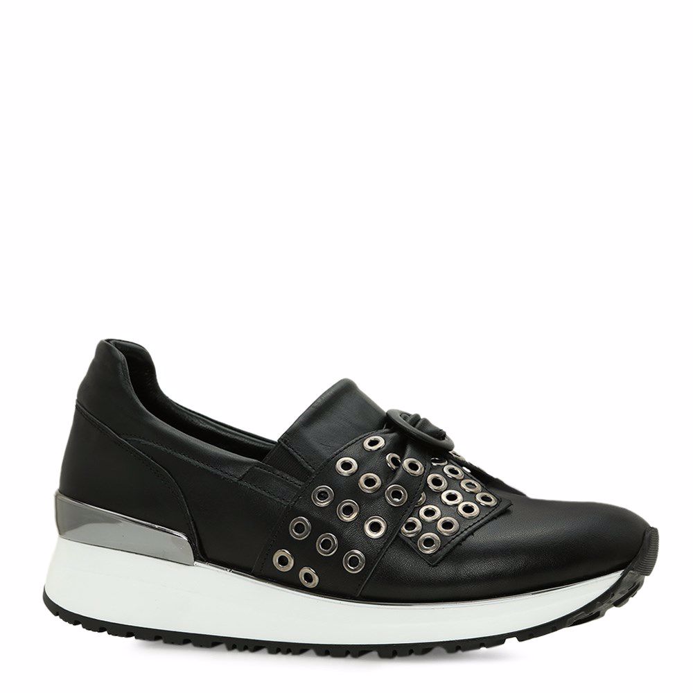 Кроссовки женские
Кроссовки женские