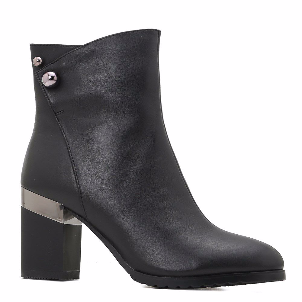 Ботинки зимние на каблуке
Ботинки зимние на каблуке