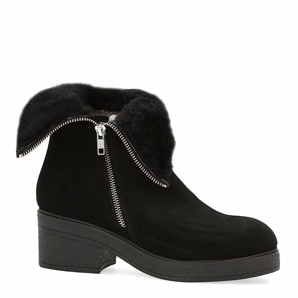 Ботинки зимние на каблуке, Черный
Ботинки зимние на каблуке, Черный