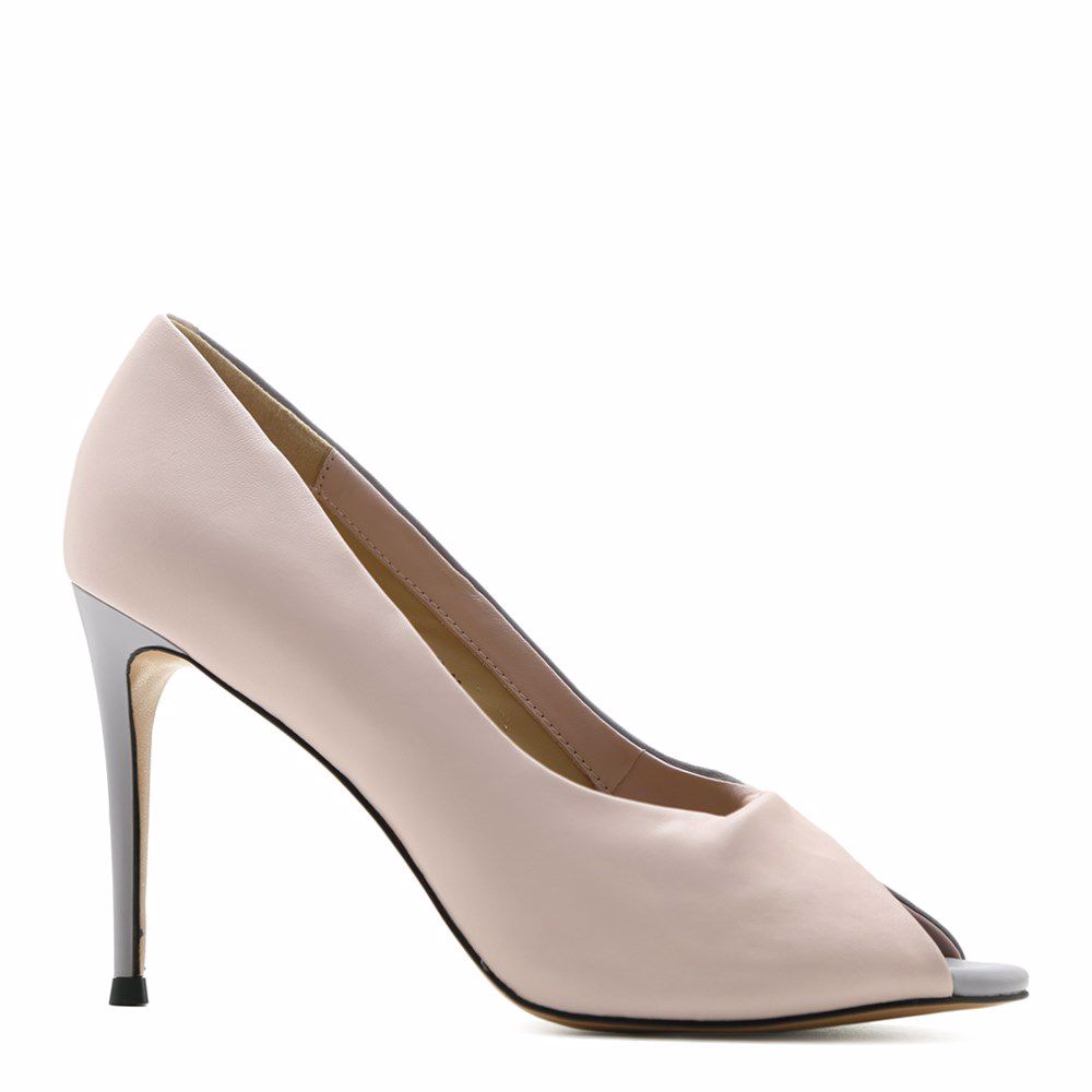 Туфли на каблуке
Туфли на каблуке