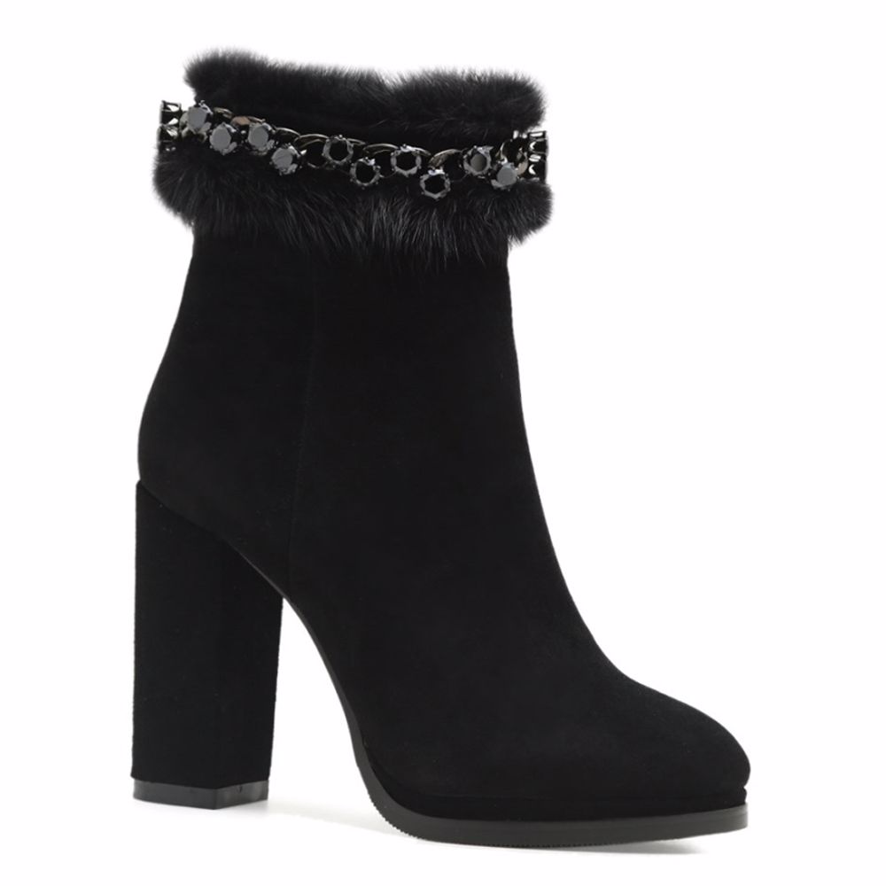 Ботинки зимние на каблуке, Черный
Ботинки зимние на каблуке, Черный