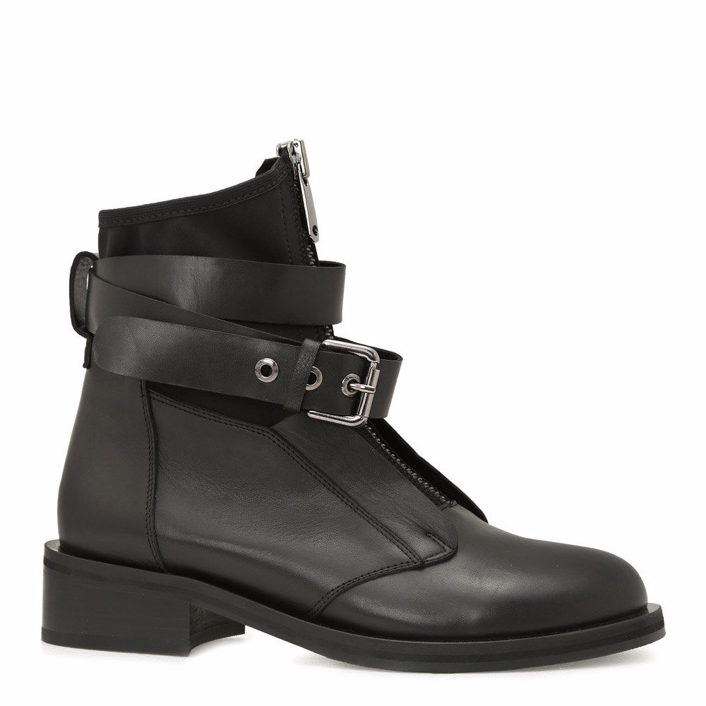 Ботинки осенние на низком ходу
Ботинки осенние на низком ходу