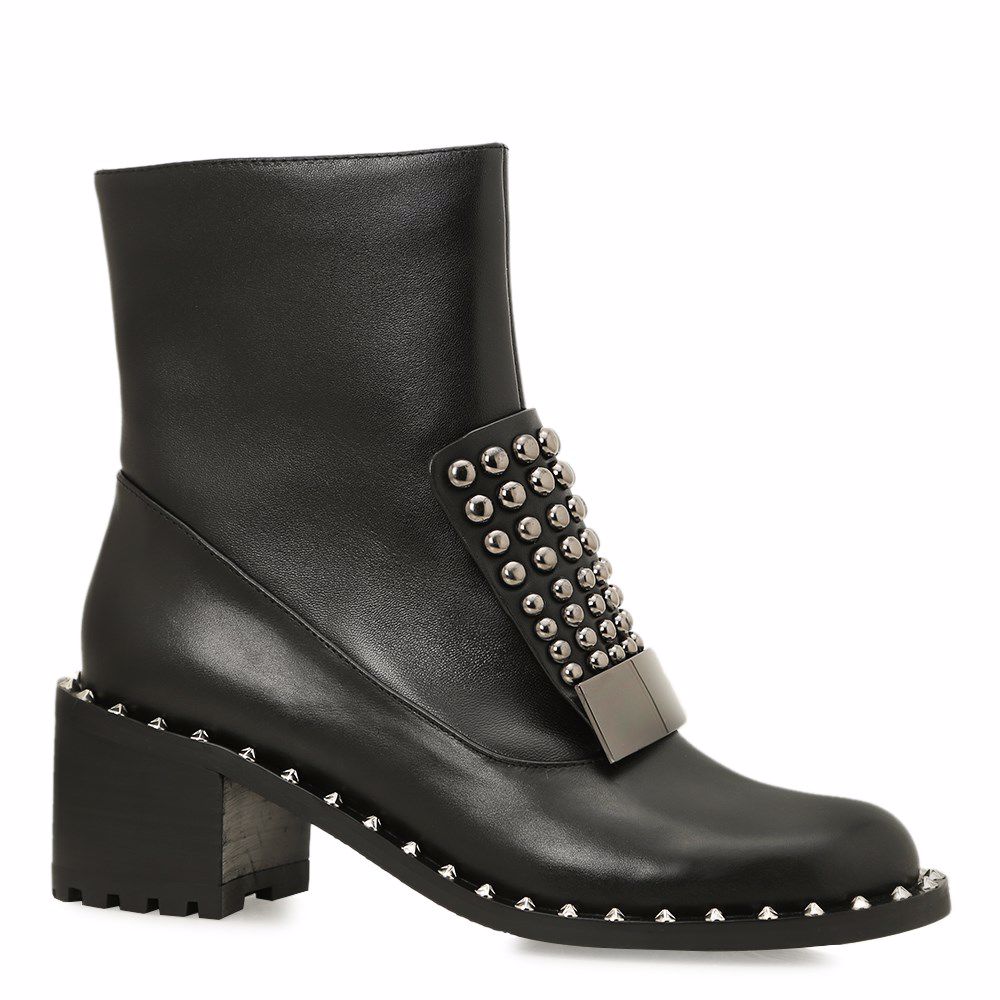 Ботинки весенние на каблуке
Ботинки весенние на каблуке