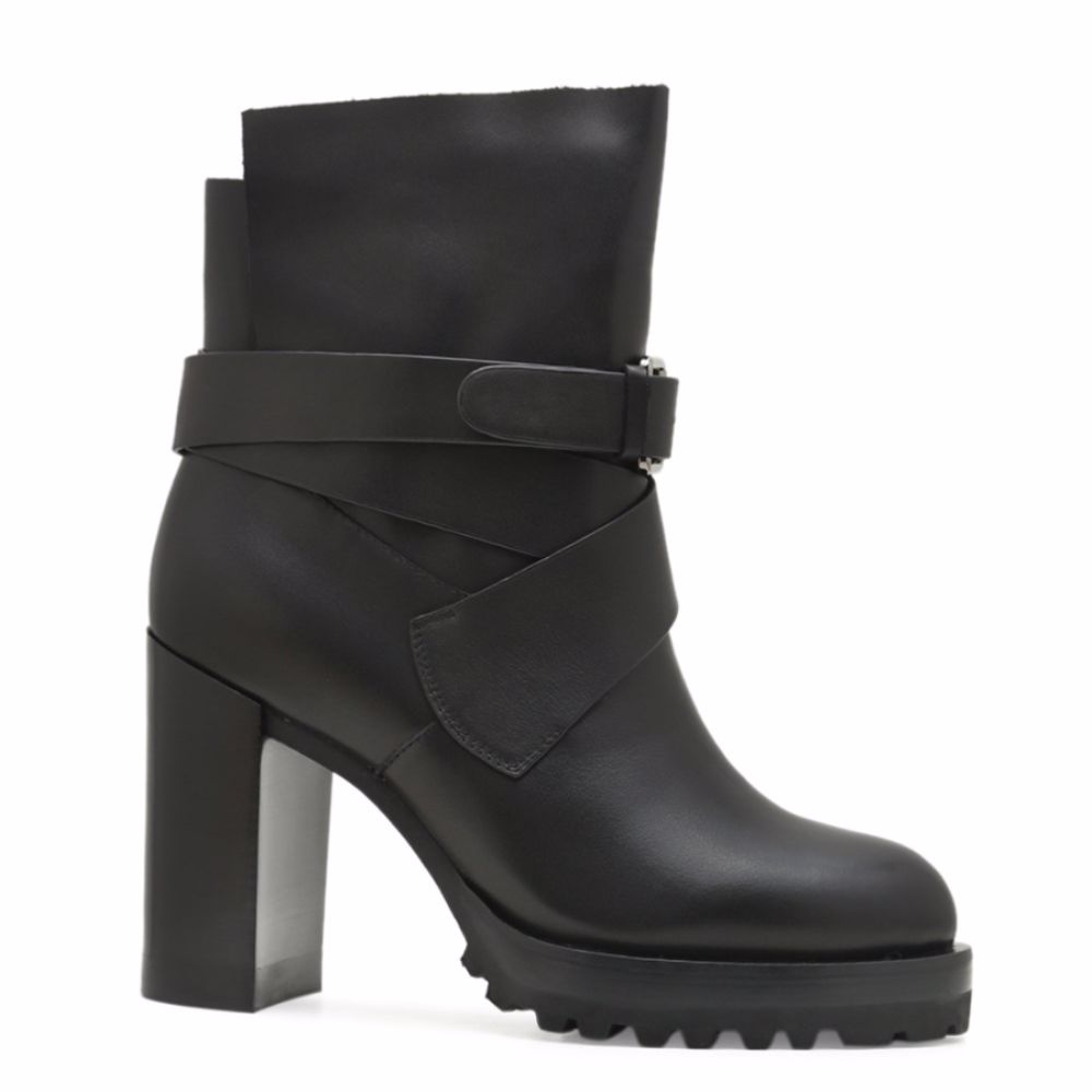 Ботинки осенние на каблуке, Черный
Ботинки осенние на каблуке, Черный