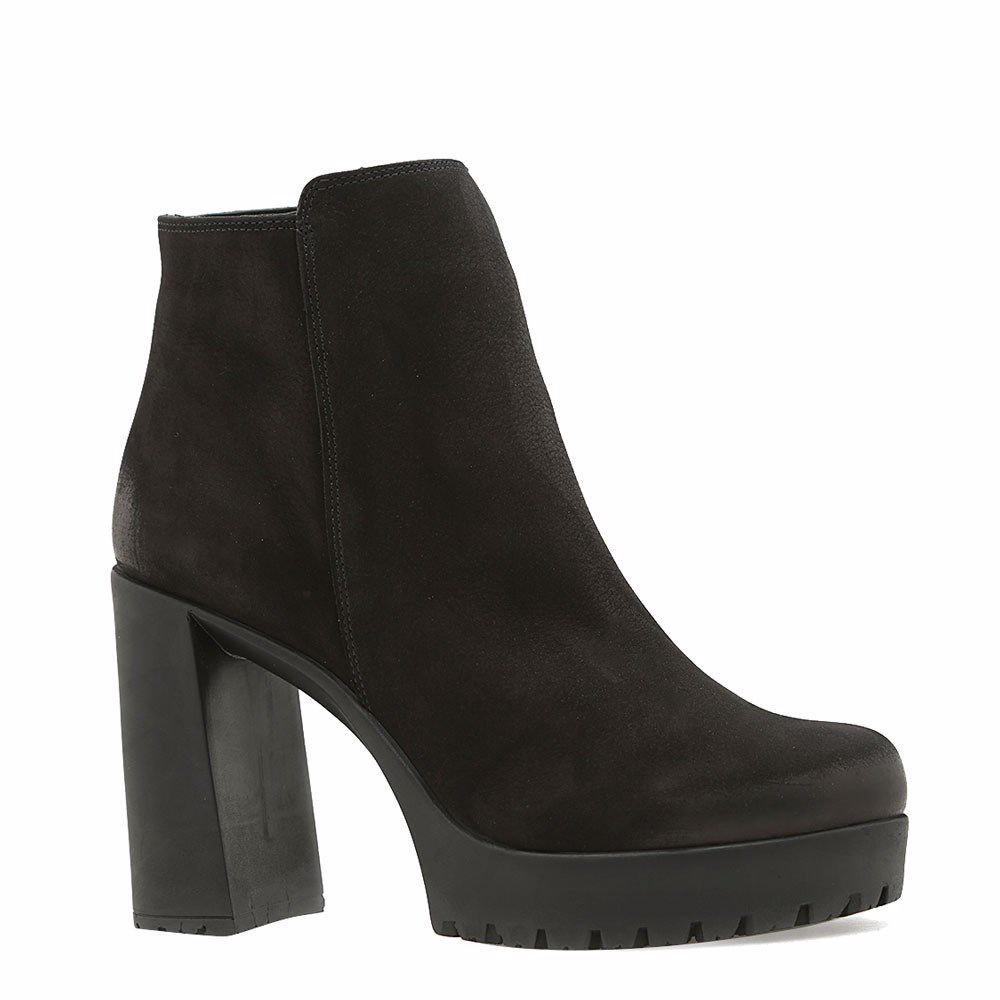 Ботинки зимние на каблуке, Черный
Ботинки зимние на каблуке, Черный