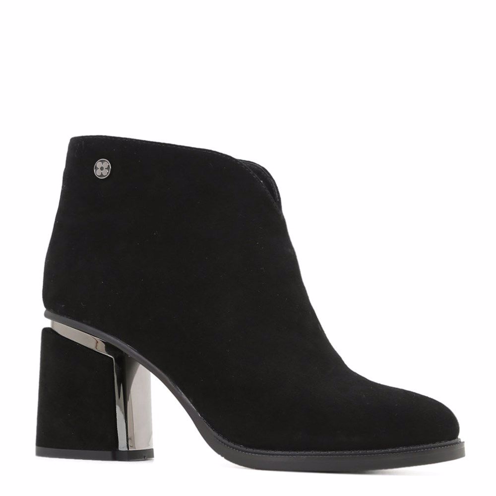 Ботинки зимние на каблуке, Чорний
Ботинки зимние на каблуке, Чорний