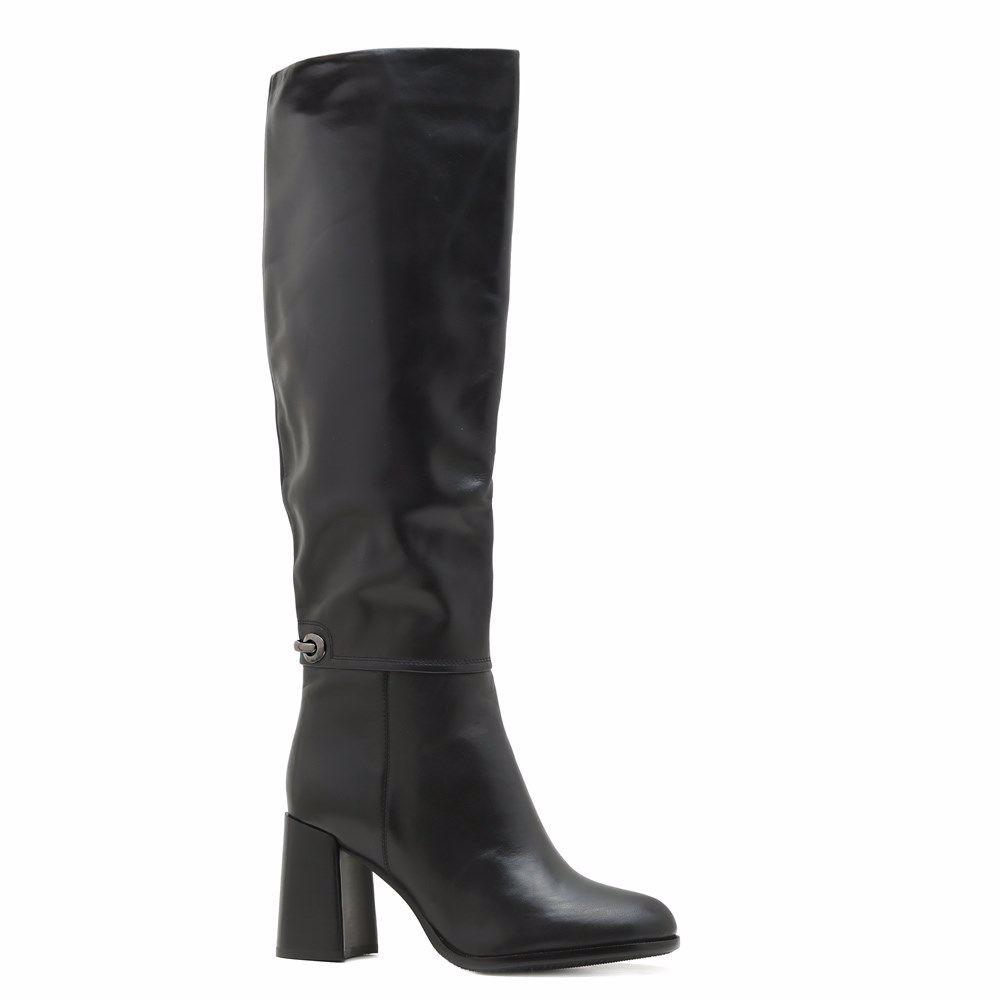 Сапоги зимние на каблуке
Сапоги зимние на каблуке