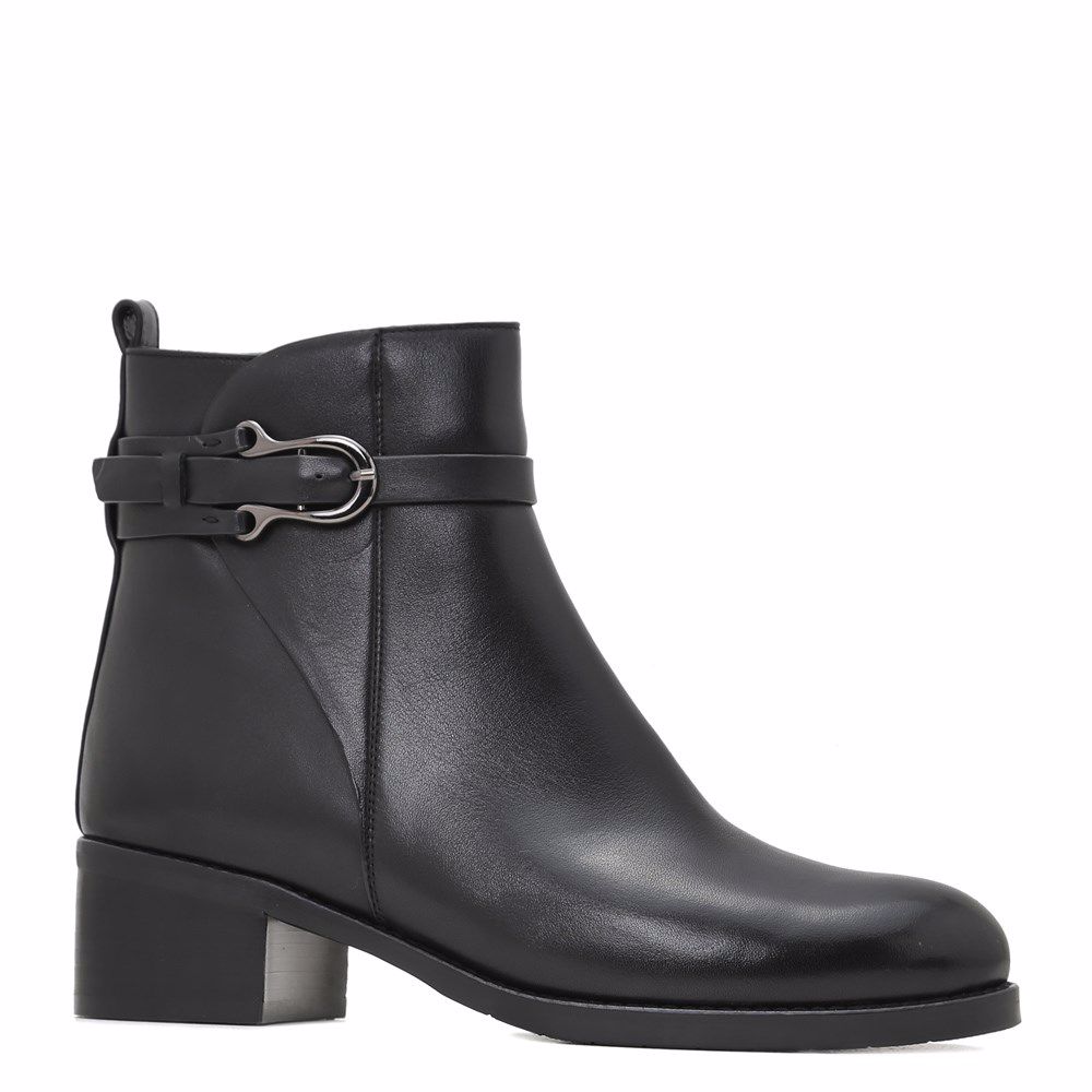 Ботинки зимние на каблуке, Черный
Ботинки зимние на каблуке, Черный