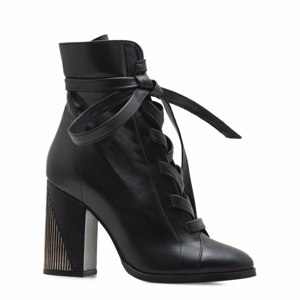 Ботинки осенние на каблуке, Черный
Ботинки осенние на каблуке, Черный