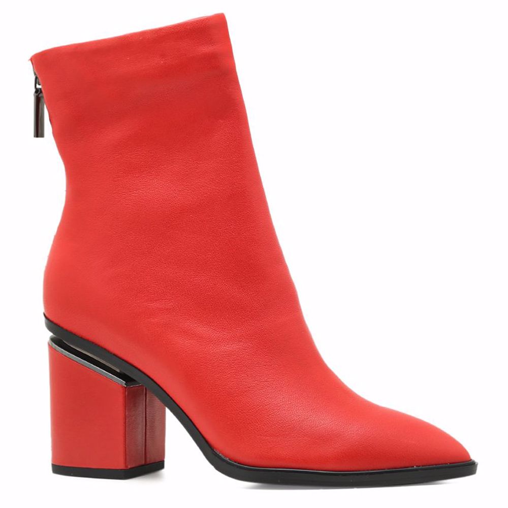 Ботинки весенние на каблуке
Ботинки весенние на каблуке