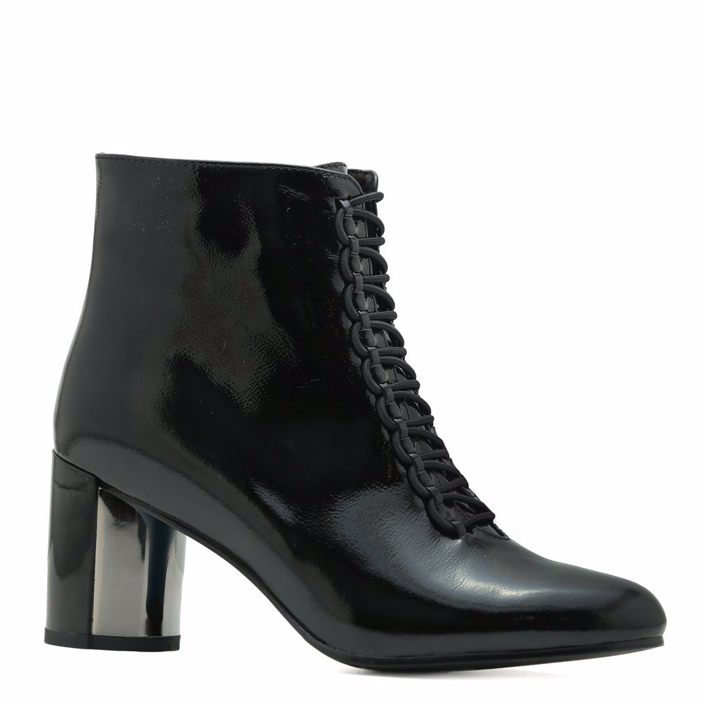 Ботинки весенние на каблуке 
Ботинки весенние на каблуке