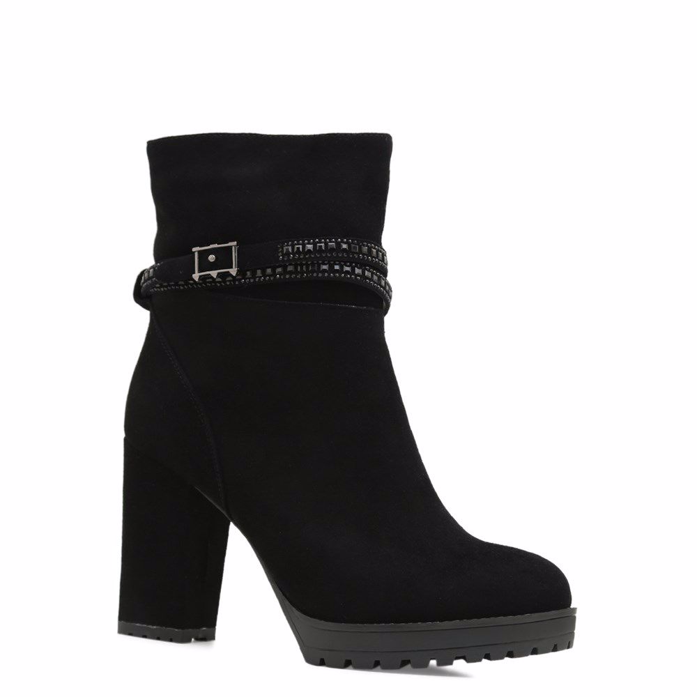 Ботинки зимние на каблуке
Ботинки зимние на каблуке