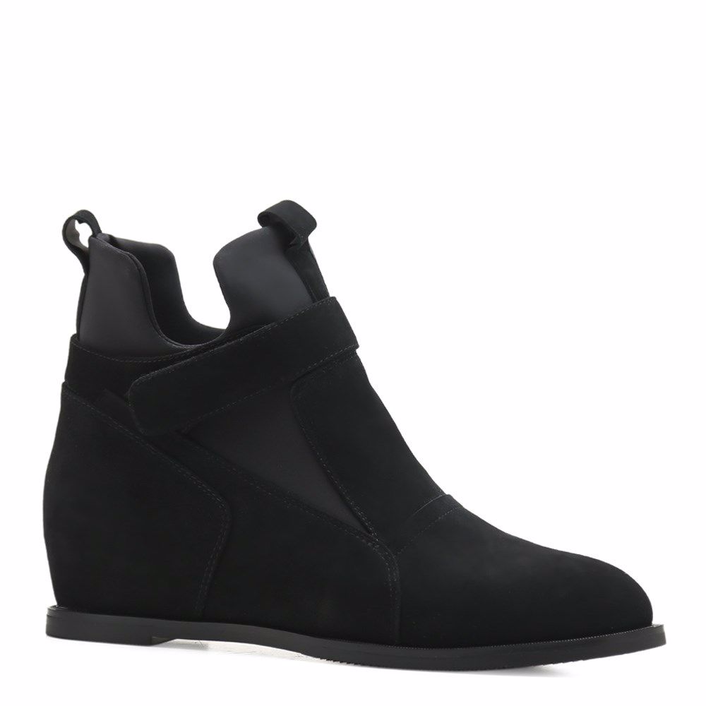 Ботинки осенние на танкетке
Ботинки осенние на танкетке