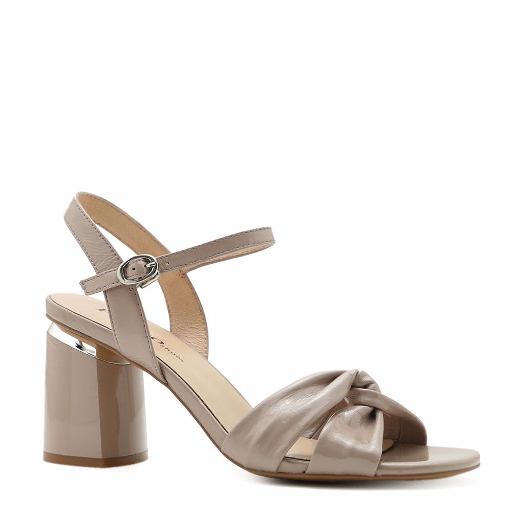 Босоніжки на підборах, Беж з рожевим відтінком
Босоніжки на підборах, Беж з рожевим відтінком