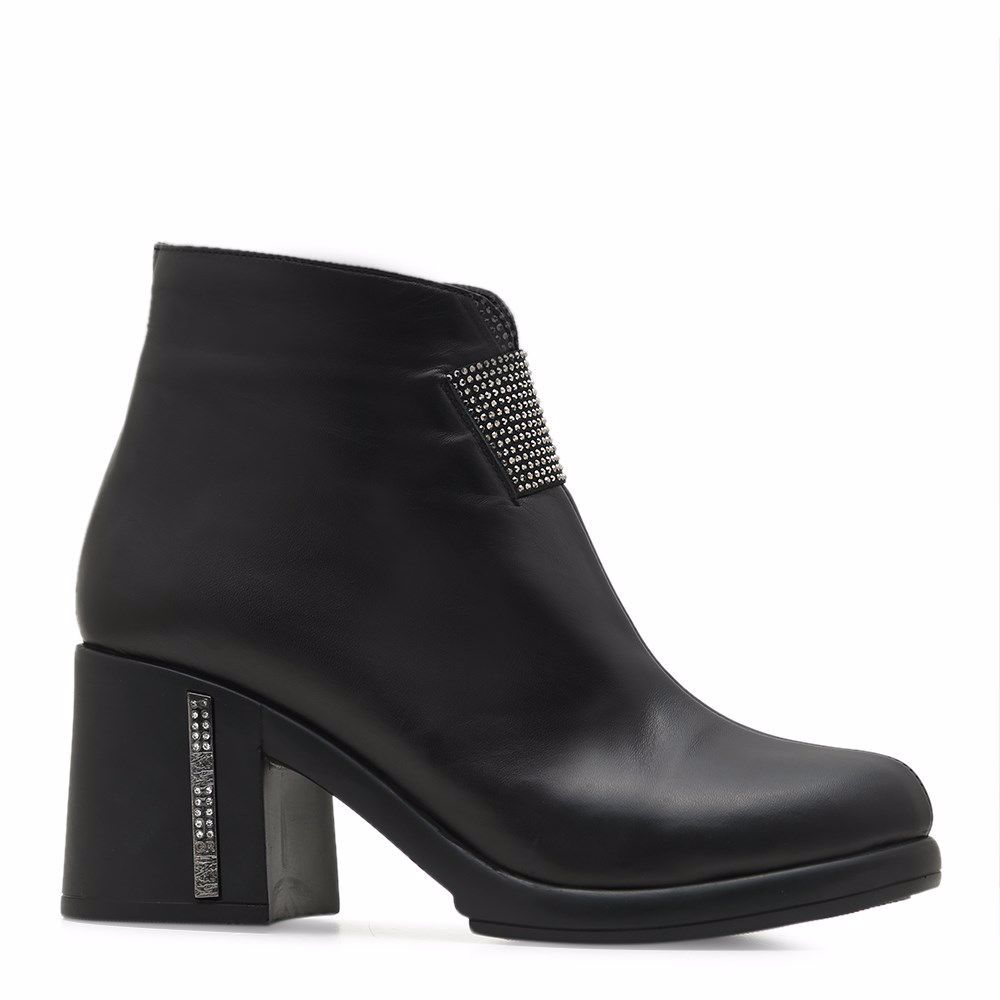 Ботинки осенние на каблуке
Ботинки осенние на каблуке