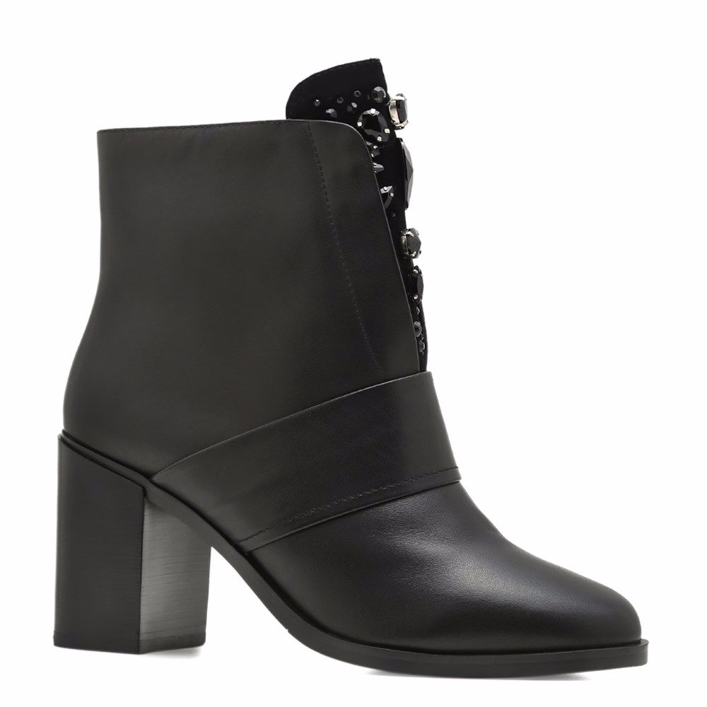 Ботинки зимние на каблуке, Черный
Ботинки зимние на каблуке, Черный