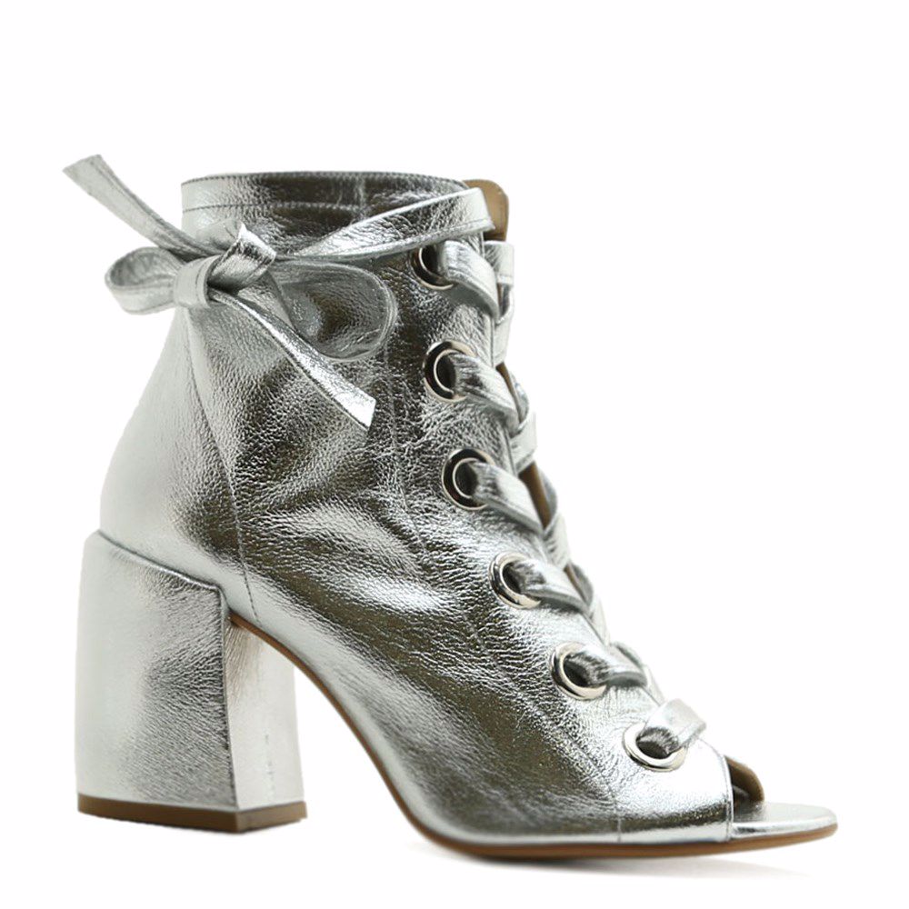 Ботинки весенние на каблуке, Серебро
Ботинки весенние на каблуке, Серебро