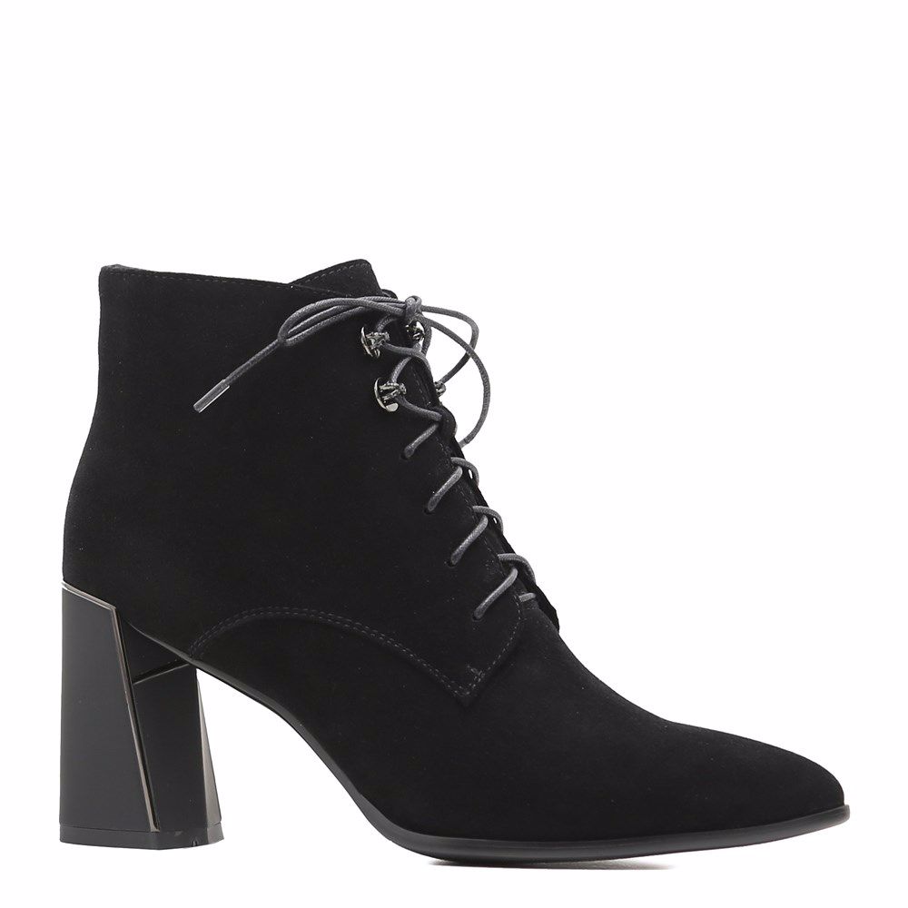 Ботинки осенние на каблуке
Ботинки осенние на каблуке