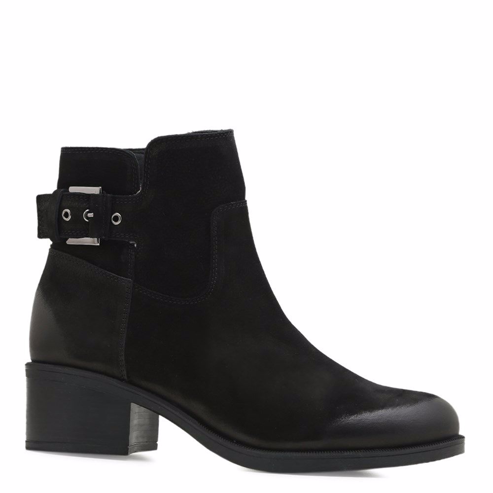 Ботинки зимние на каблуке, Черный
Ботинки зимние на каблуке, Черный