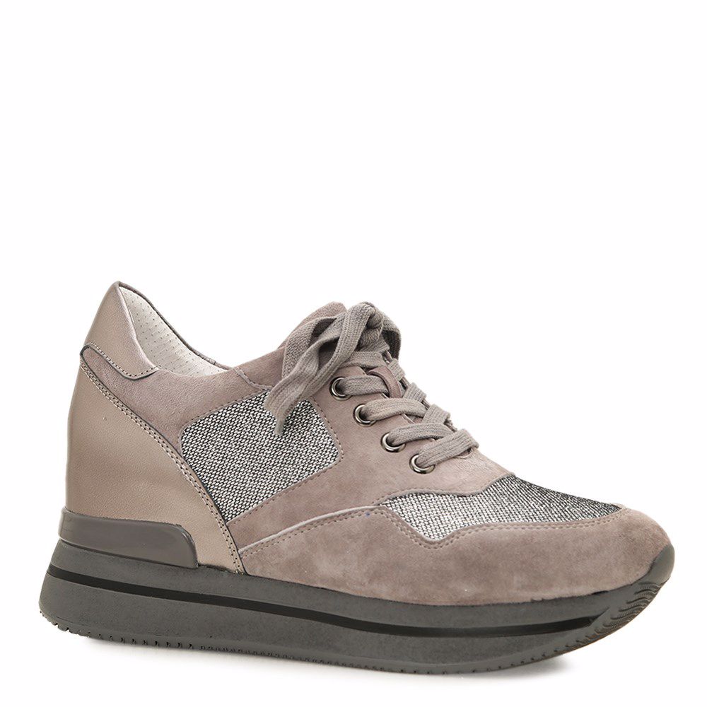 Кроссовки женские
Кроссовки женские