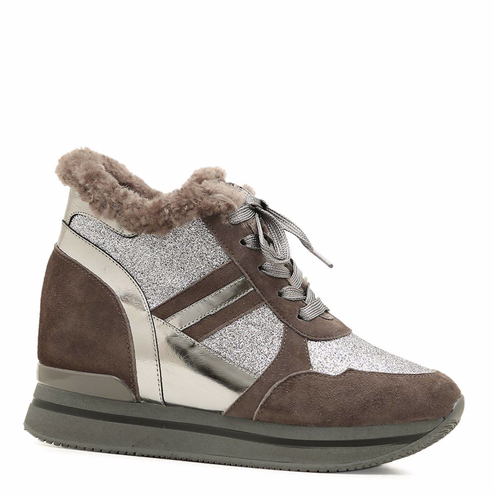 Ботинки зимние на платформе
Ботинки зимние на платформе