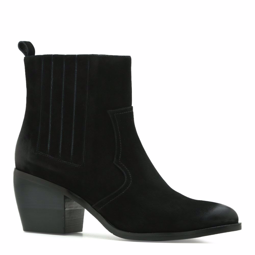 Ботинки весенние на каблуке
Ботинки весенние на каблуке