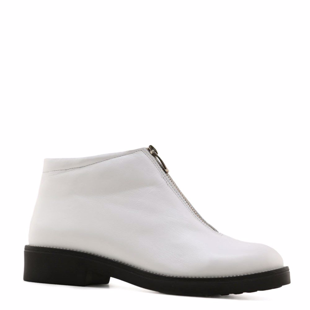 Ботинки осенние на низком ходу
Ботинки осенние на низком ходу