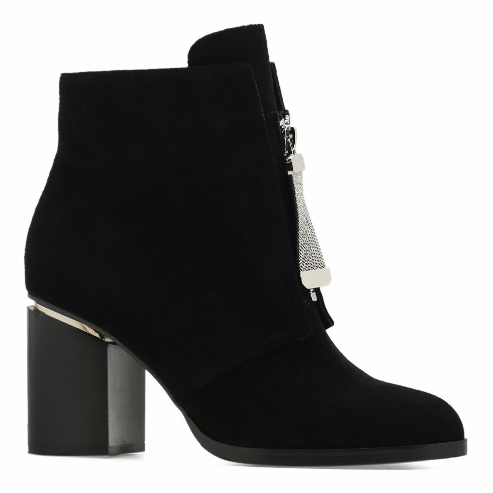 Ботинки осенние на каблуке
Ботинки осенние на каблуке