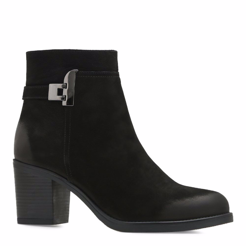 Ботинки зимние на каблуке, Черный
Ботинки зимние на каблуке, Черный