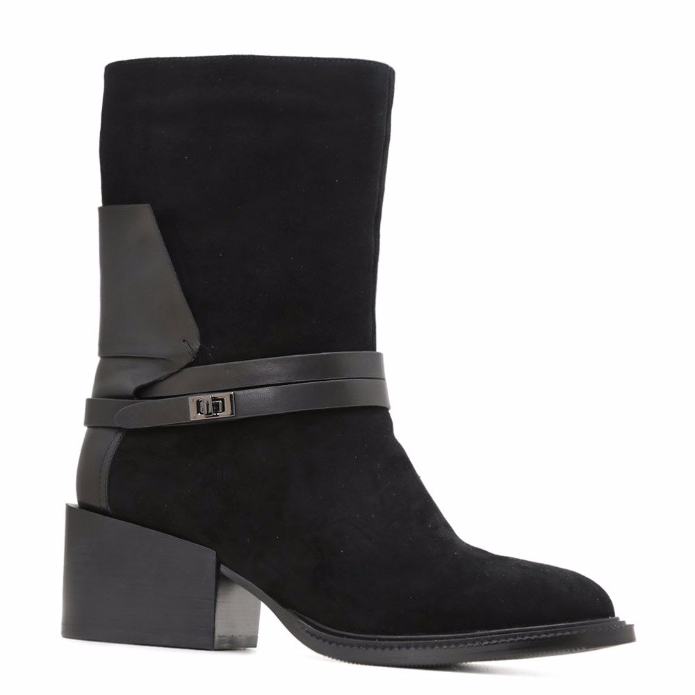 Ботинки зимние на каблуке, Чорний
Ботинки зимние на каблуке, Чорний