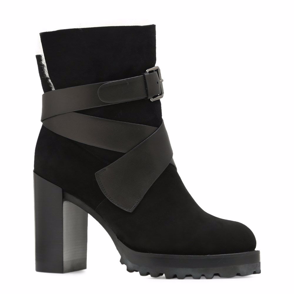 Ботинки зимние на каблуке, Чорний
Ботинки зимние на каблуке, Чорний