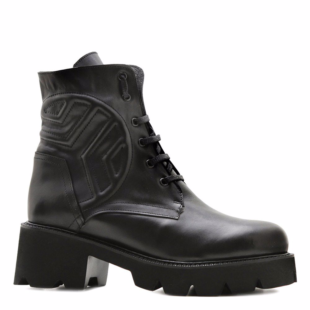 Ботинки зимние на каблуке, Черный
Ботинки зимние на каблуке, Черный