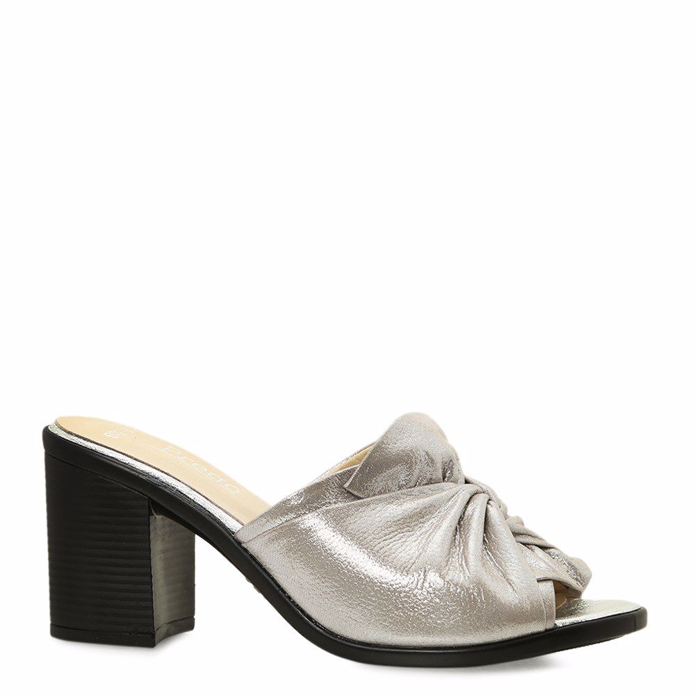 Шлепанцы на каблуке, Серебро
Шлепанцы на каблуке, Серебро