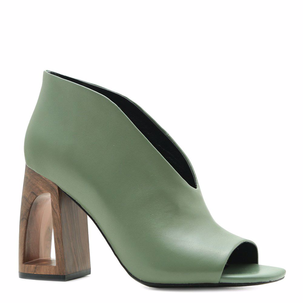 Туфли на каблуке
Туфли на каблуке