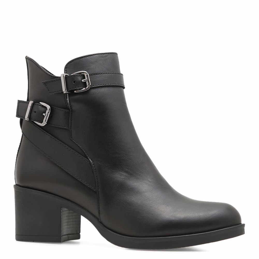 Ботинки зимние на каблуке
Ботинки зимние на каблуке