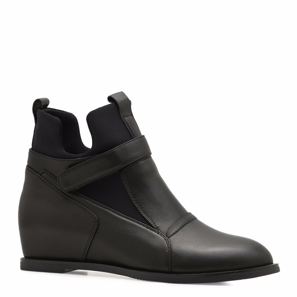 Ботинки осенние на танкетке, Черный 
Ботинки осенние на танкетке, Черный