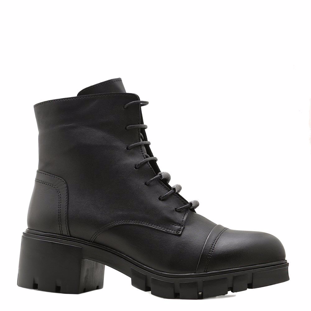 Ботинки зимние на каблуке, Черный
Ботинки зимние на каблуке, Черный