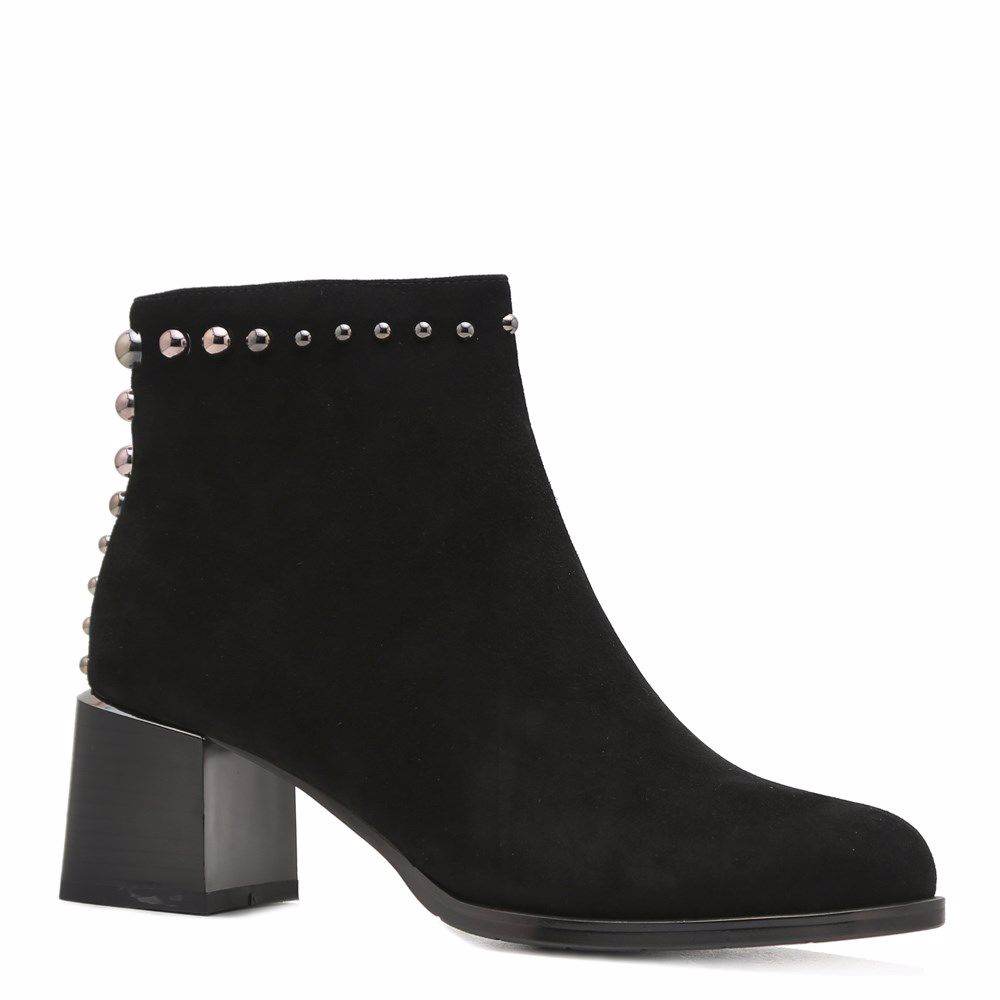 Ботинки осенние на каблуке
Ботинки осенние на каблуке