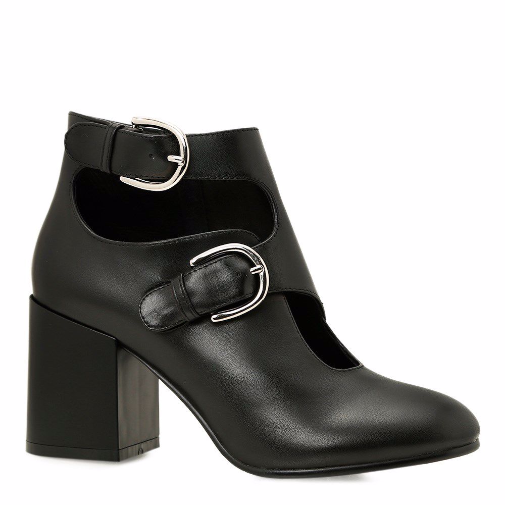 Ботинки весенние на каблуке
Ботинки весенние на каблуке